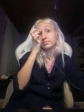 bunnydark00 online show from 10.21.25