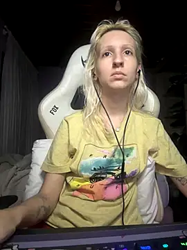 bunnydark00 online show from 11.18.25