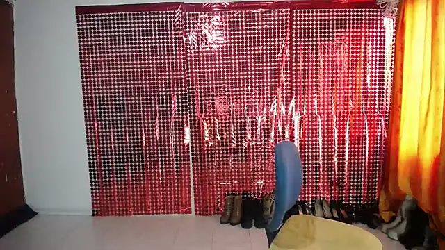 Snapshot of Sweett_Anya chatting on 10.15.25 Sweett Anya online show from 10.15.25