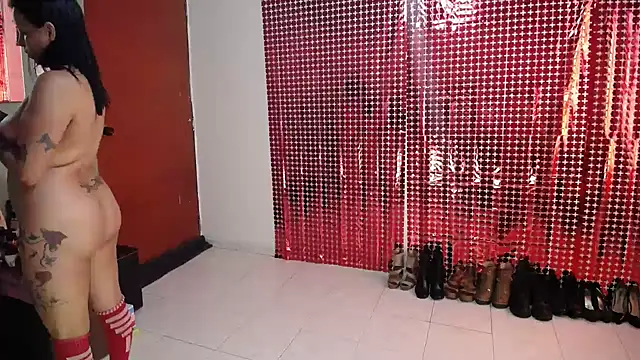 Snapshot of Sweett_Anya chatting on 10.23.25 Sweett Anya online show from 10.23.25