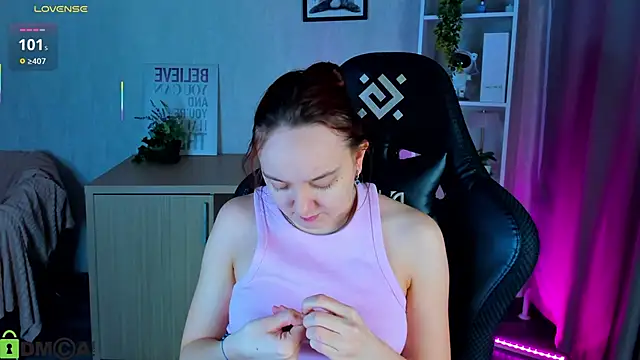 Snapshot of Fera1_Berry chatting on 11.14.25 Fera1 Berry online show from 11.14.25