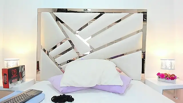 Naughty  Mom online show from 03.16.25