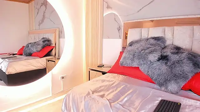 Naughty  Mom online show from 04.17.26