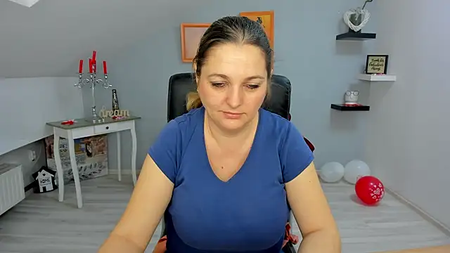 LollaGirl online show from 02.22.25