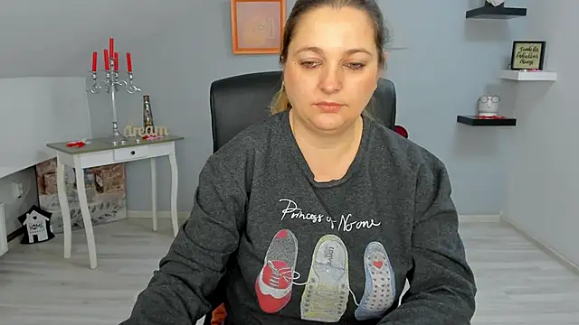 LollaGirl online show from 03.03.25