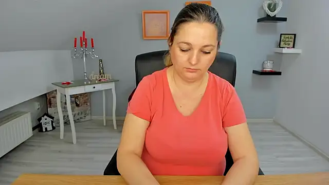 LollaGirl online show from 03.05.25