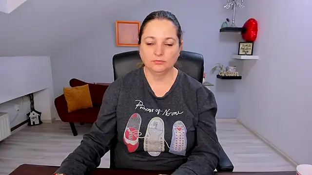 LollaGirl online show from 03.04.26