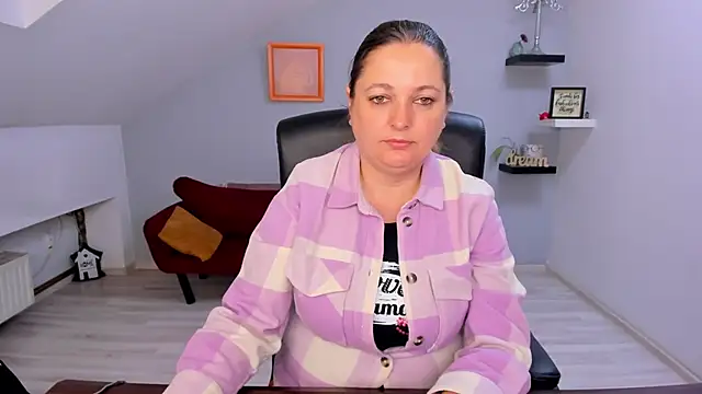 LollaGirl online show from 04.09.26