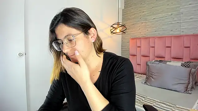 SarahDeyvis online show from 10.23.25