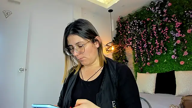 SarahDeyvis online show from 11.25.25