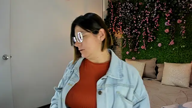 SarahDeyvis online show from 12.17.25