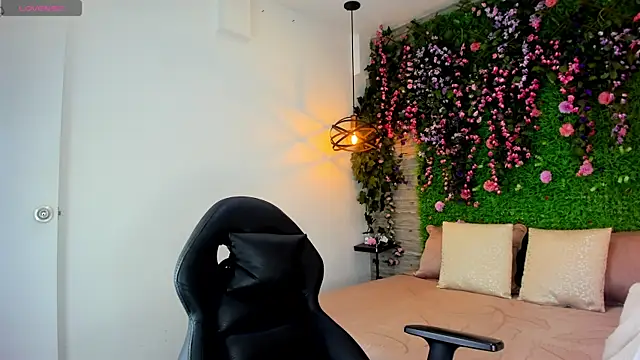 SarahDeyvis online show from 12.19.25