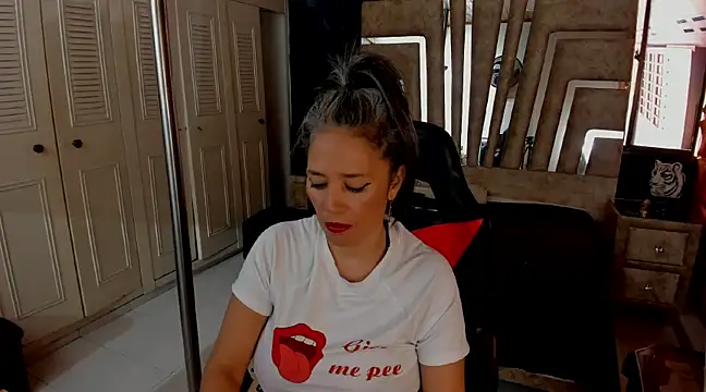 cute sassy online show from 01.12.25