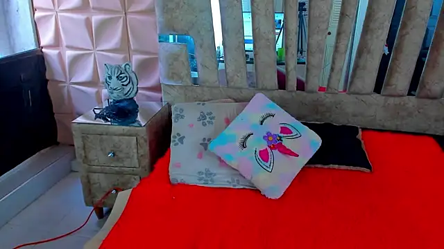 cute sassy online show from 03.19.26