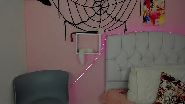 18candys online show from 10.24.25