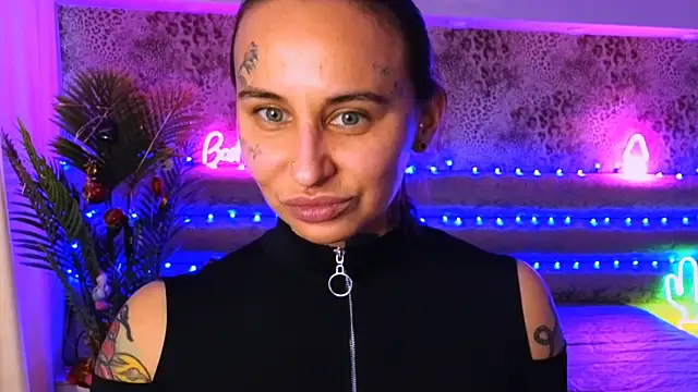 Snapshot of Cool_Freak_ chatting on 12.20.24 Cool Freak online show from 12.20.24