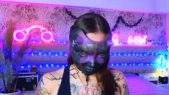 Snapshot of Cool_Freak_ chatting on 10.06.25 Cool Freak online show from 10.06.25