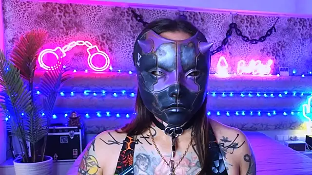 Snapshot of Cool_Freak_ chatting on 10.12.25 Cool Freak online show from 10.12.25