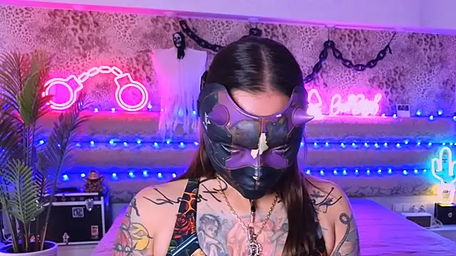 Snapshot of Cool_Freak_ chatting on 10.26.25 Cool Freak online show from 10.26.25