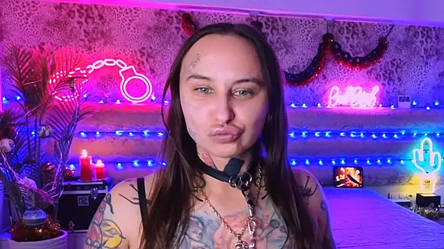 Snapshot of Cool_Freak_ chatting on 11.14.25 Cool Freak online show from 11.14.25