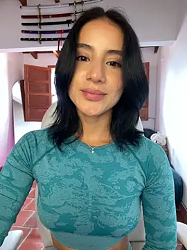 Snapshot of Ale_Lewis chatting on 10.04.25 Ale Lewis online show from 10.04.25