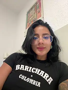 Snapshot of Ale_Lewis chatting on 10.29.25 Ale Lewis online show from 10.29.25