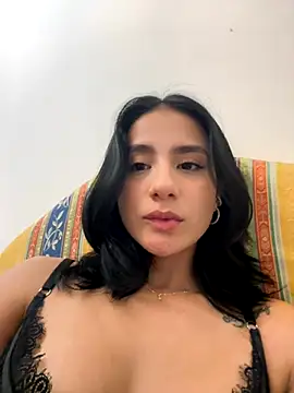 Snapshot of Ale_Lewis chatting on 11.13.25 Ale Lewis online show from 11.13.25