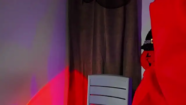 Snapshot of NanaRott chatting on 10.23.25 NanaRott online show from 10.23.25