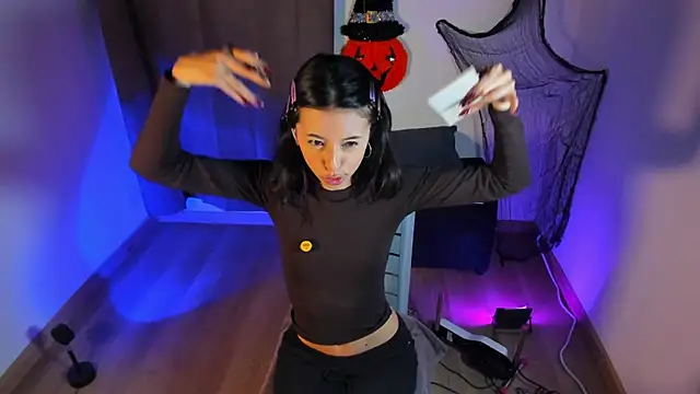 Snapshot of NanaRott chatting on 10.25.25 NanaRott online show from 10.25.25