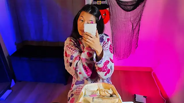 Snapshot of NanaRott chatting on 11.01.25 NanaRott online show from 11.01.25