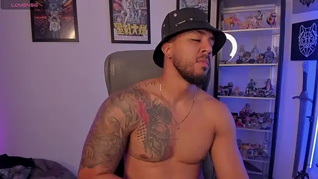 Snapshot of luck_spartans chatting on 10.10.25 luck spartans online show from 10.10.25