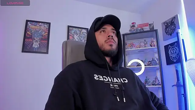 Snapshot of luck_spartans chatting on 10.14.25 luck spartans online show from 10.14.25