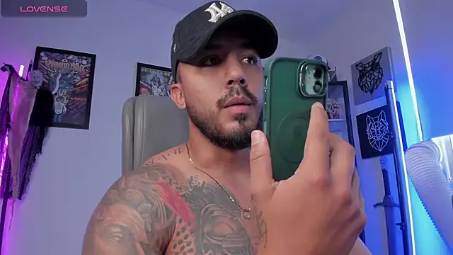 Snapshot of luck_spartans chatting on 11.01.25 luck spartans online show from 11.01.25