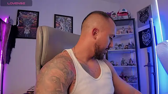 Snapshot of luck_spartans chatting on 11.12.25 luck spartans online show from 11.12.25