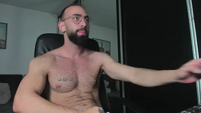 Snapshot of MichaelMasterss chatting on 10.24.25 MichaelMasterss online show from 10.24.25