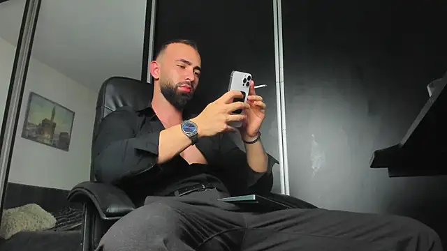 Snapshot of MichaelMasterss chatting on 11.01.25 MichaelMasterss online show from 11.01.25