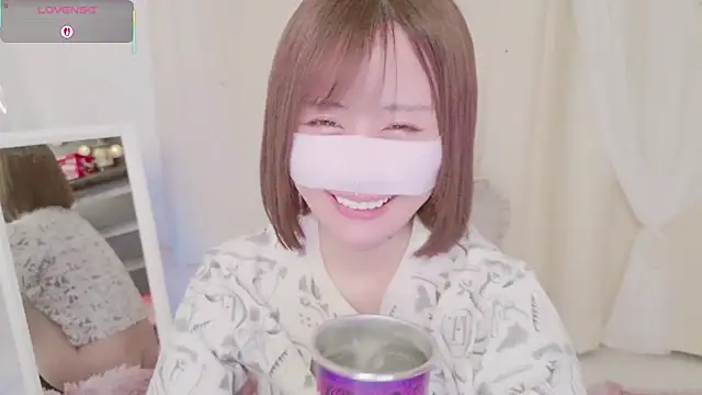 Snapshot of Yuu__k chatting on 02.16.25 Yuu k online show from 02.16.25