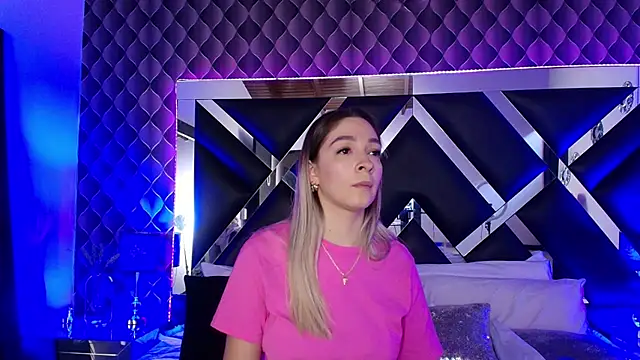 victoriaa lee  online show from 09.08.25