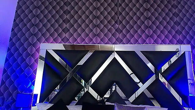 victoriaa lee  online show from 11.29.25