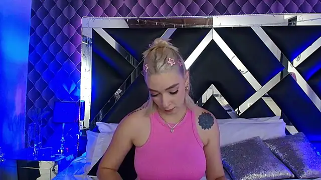 victoriaa lee  online show from 02.12.26