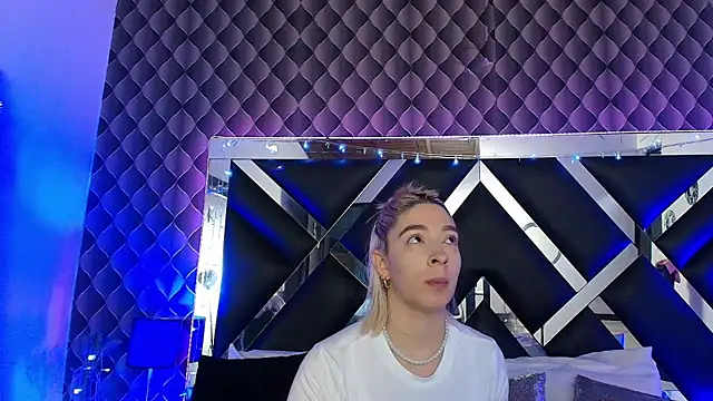 victoriaa lee  online show from 03.05.26