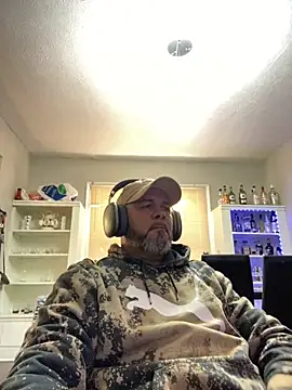 Snapshot of Cristian-Brayan chatting on 10.27.25 Cristian-Brayan online show from 10.27.25