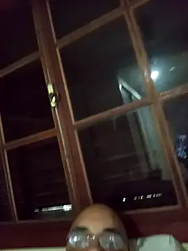 Snapshot of RobertoBuzios22 chatting on 11.04.25 RobertoBuzios22 online show from 11.04.25