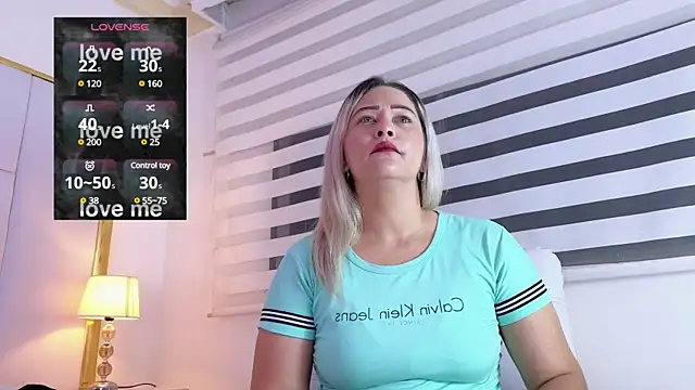 WANDAFOXX1 online show from 01.28.25