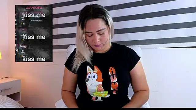 WANDAFOXX1 online show from 01.30.25