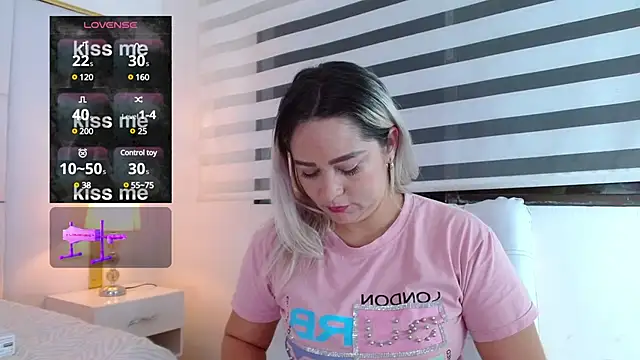 WANDAFOXX1 online show from 01.31.25
