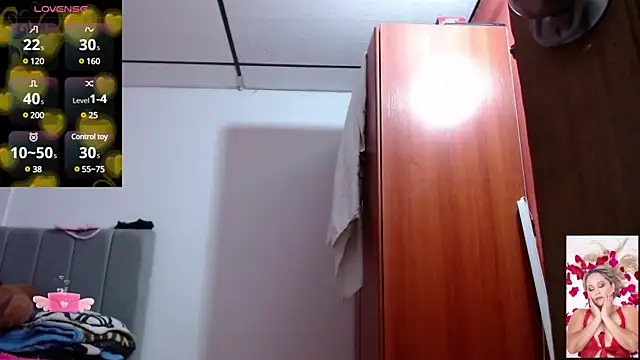 WANDAFOXX1 online show from 02.13.25