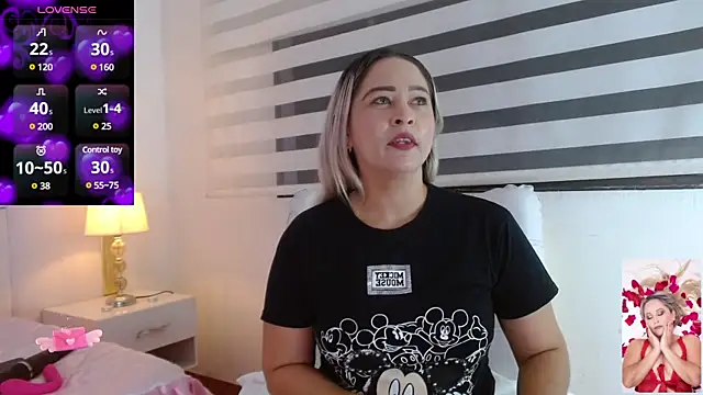 WANDAFOXX1 online show from 02.19.25