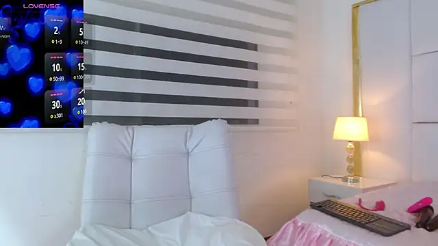 WANDAFOXX1 online show from 02.23.25
