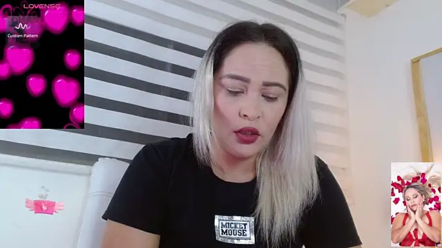 WANDAFOXX1 online show from 03.13.25